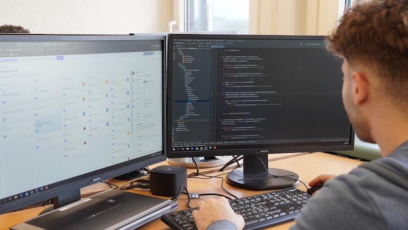 Indischer Informatiker Brack.Alltron Berufsbildung